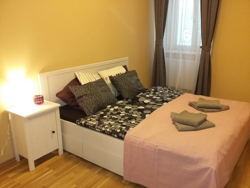 Apartment Vltavska B Praag Buitenkant foto